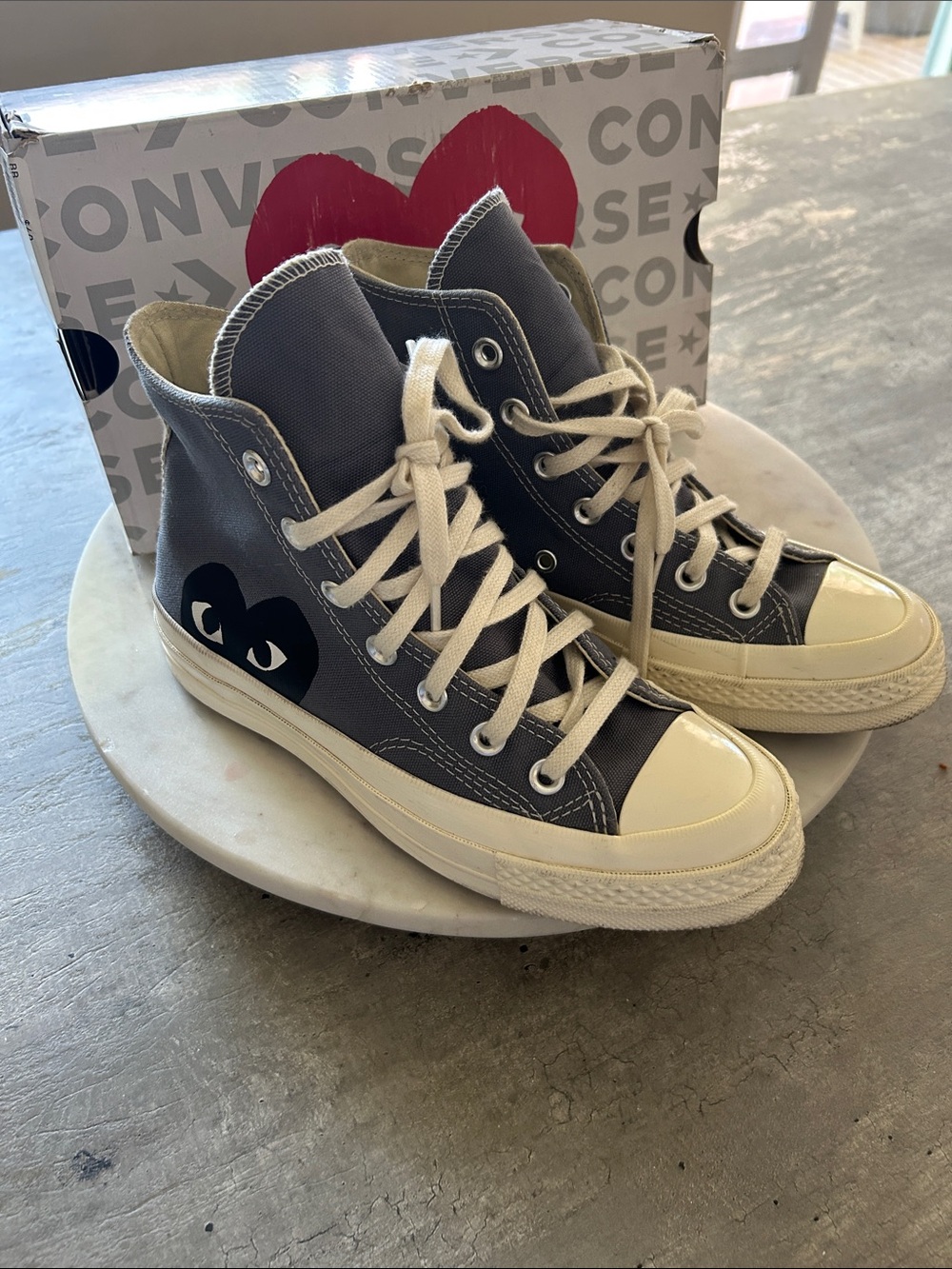 Converse PLAY Chuck Taylor Hi - Gray with Cream Accents W-6. M-4
